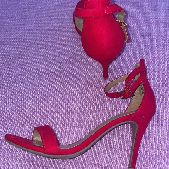 Red strappy heels - Picture 4 of 6